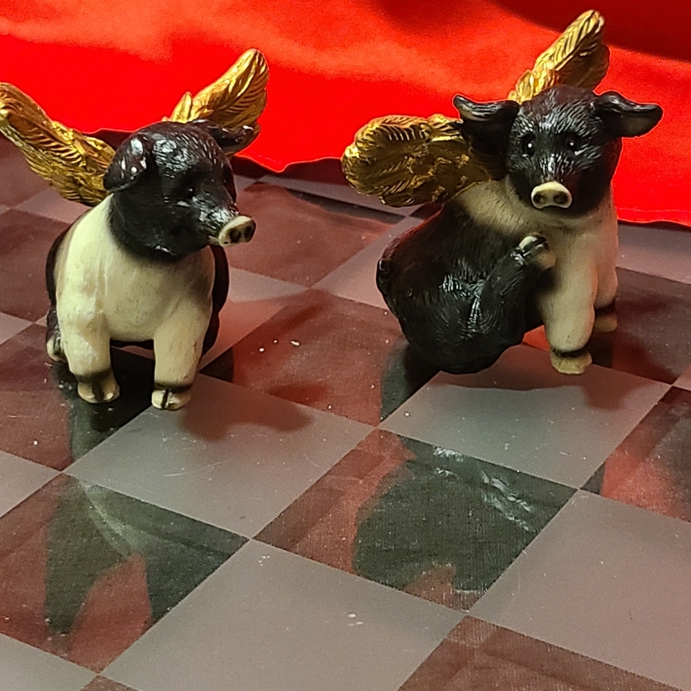 Flying Pig knick knacks